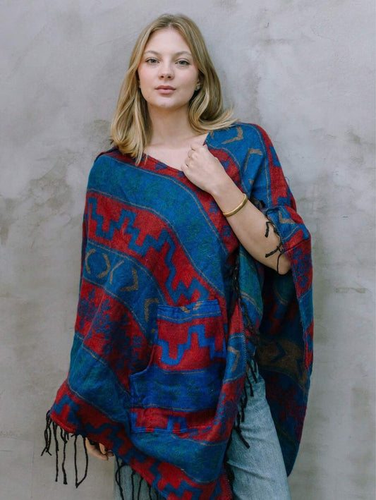 Poncho com capuz boho chic muna