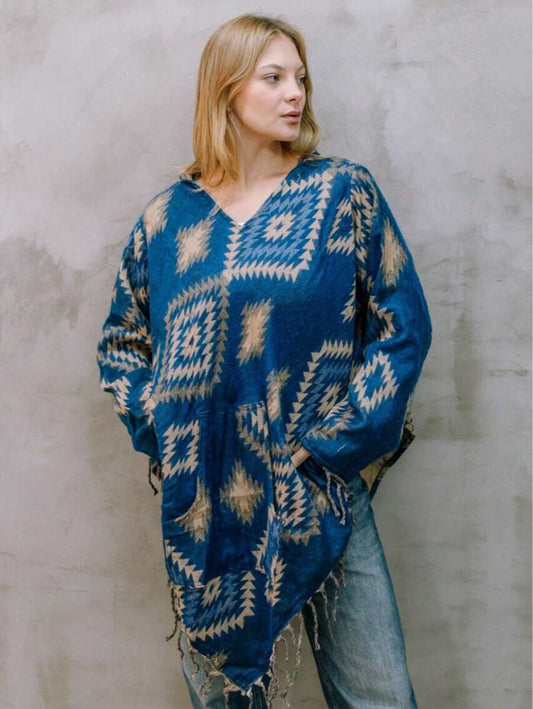 Poncho com capuz boho chic wayra