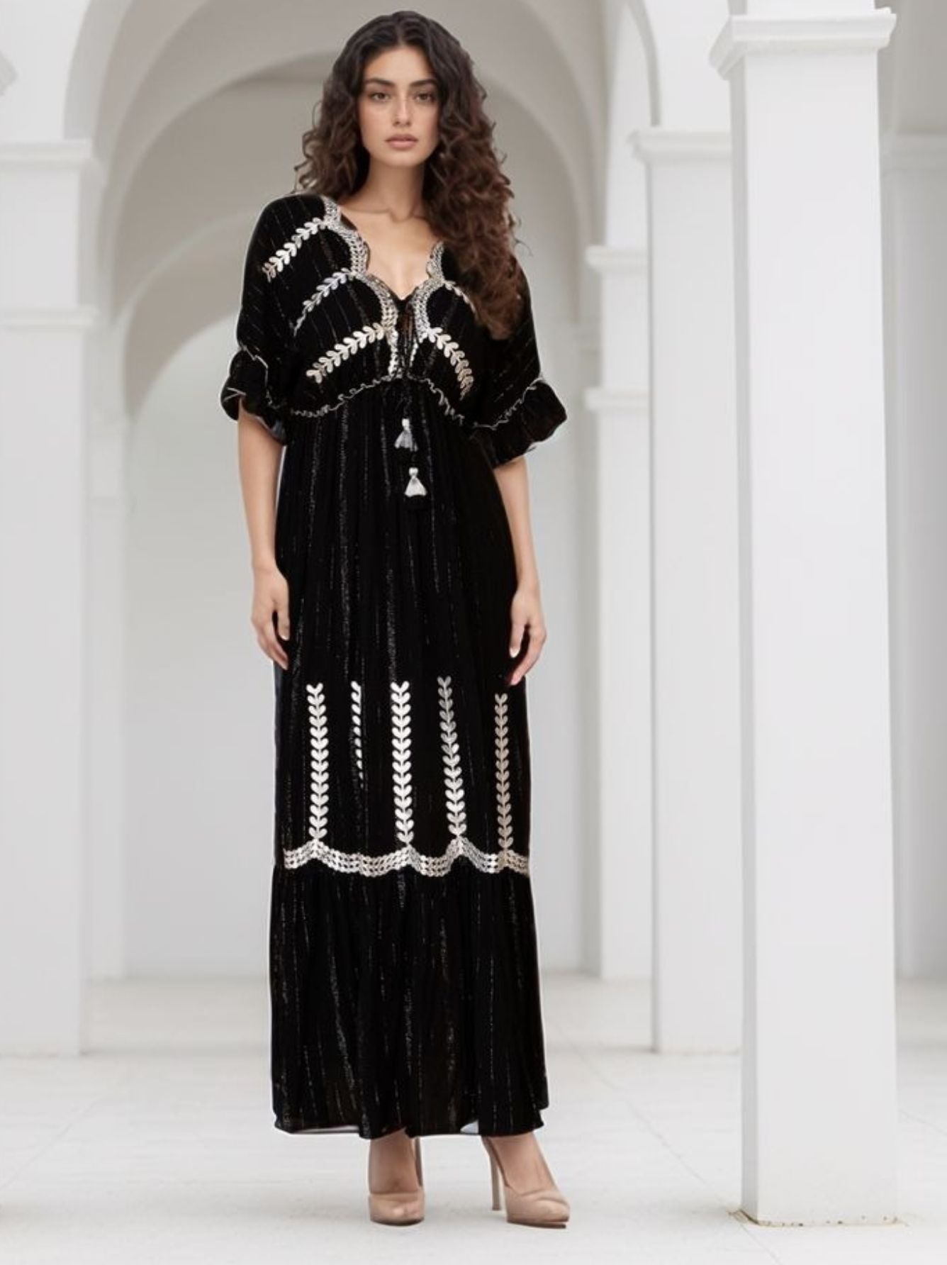 Vestido longo preto bordado silver