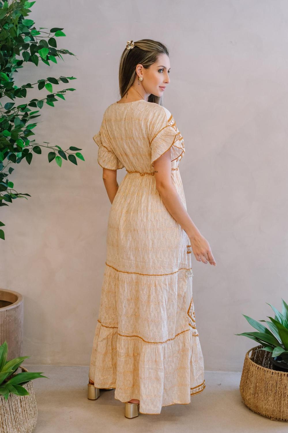 Vestido longo bordado caramelo