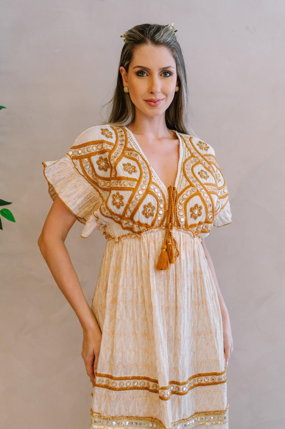 Vestido longo bordado caramelo