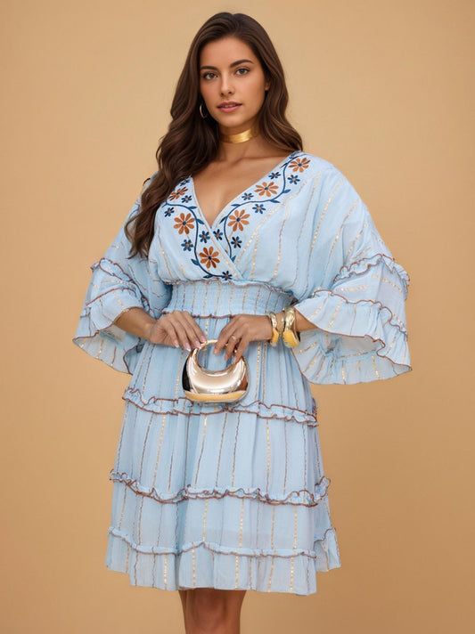 Vestido com Bordado Floral e Babados