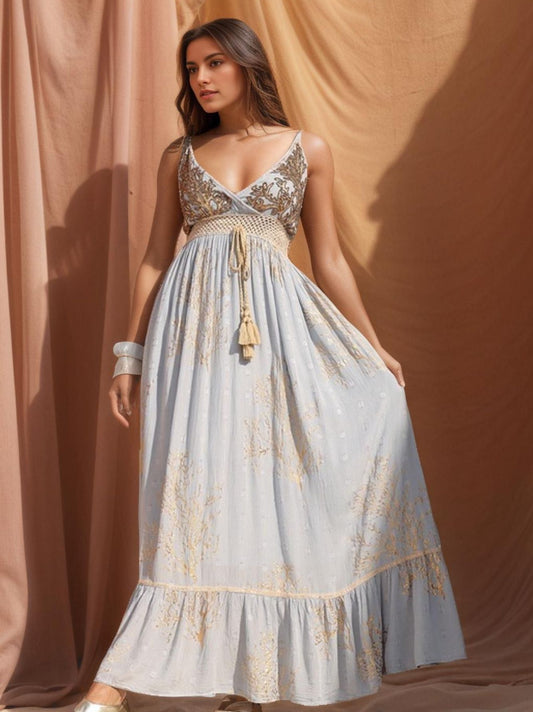 Vestido Longo com Bordado em Crochê