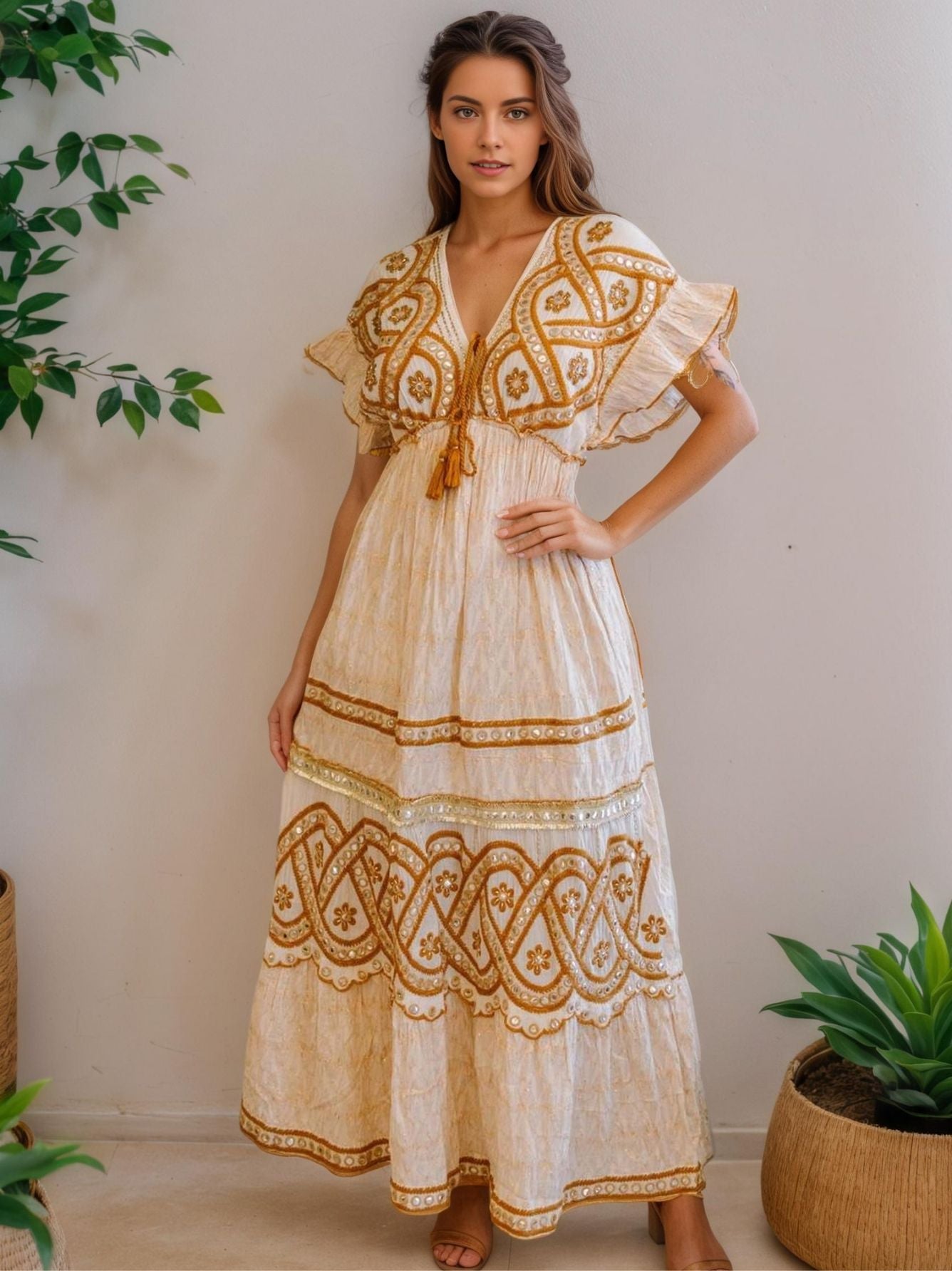 Vestido longo bordado caramelo