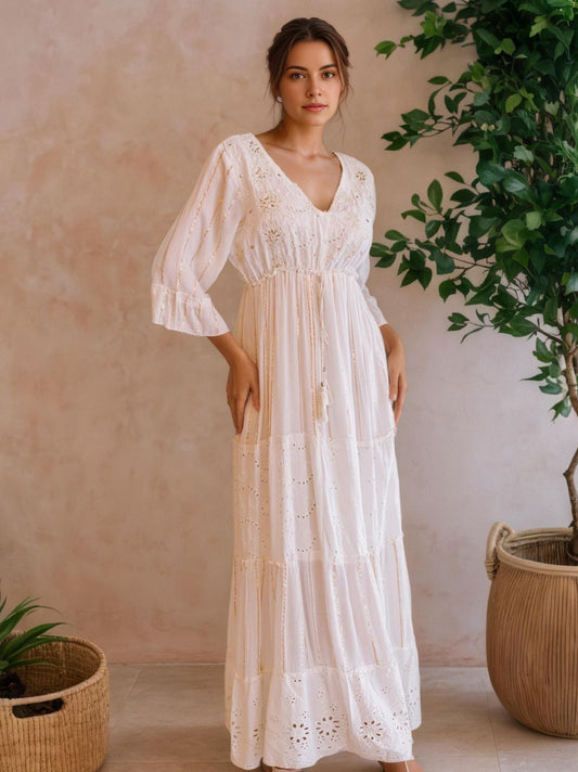 Vestido Longo em Lese Off White Forrado com Manga Longa