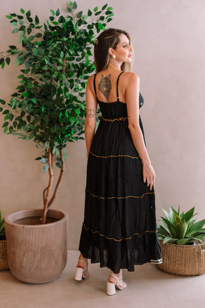 Vestido longo bordado com alça