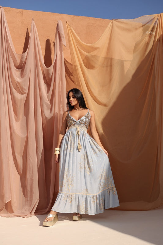 Vestido Longo com Bordado em Crochê