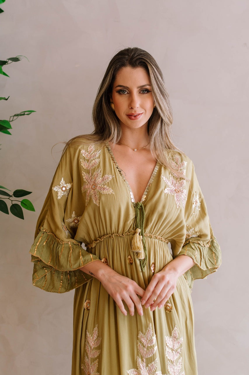 Vestido longo bordado flores