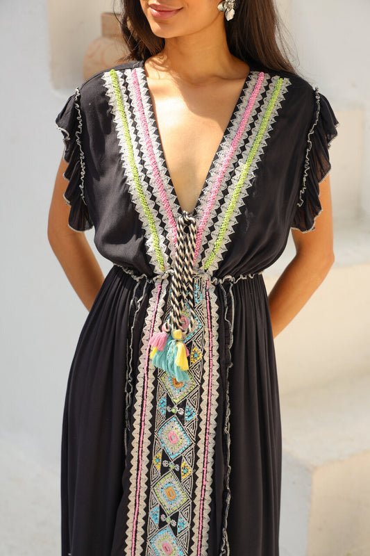 Vestido longo bordado geométrico