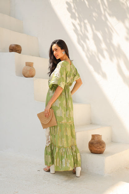Vestido longo com renda bordado dourado