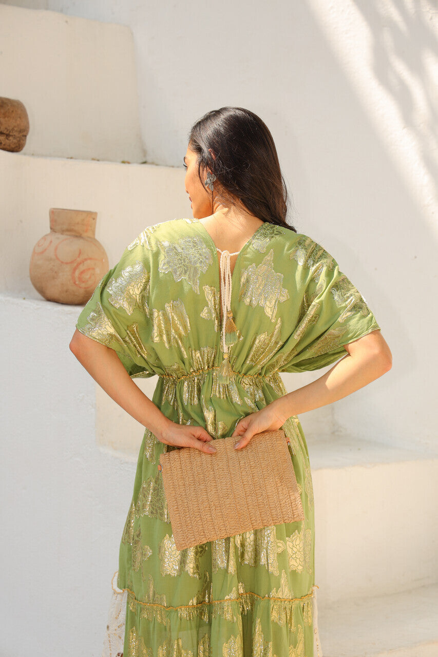 Vestido longo com renda bordado dourado