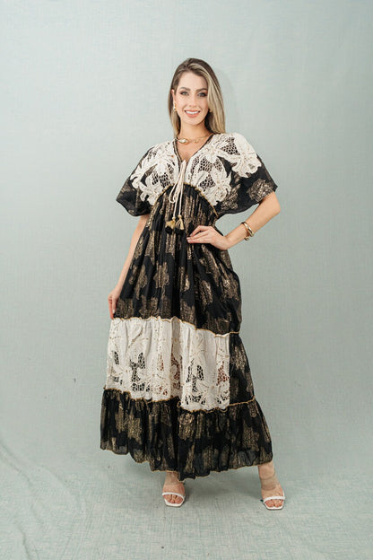 Vestido longo com renda bordado dourado
