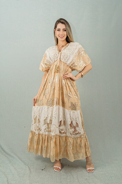 Vestido longo com renda bordado dourado